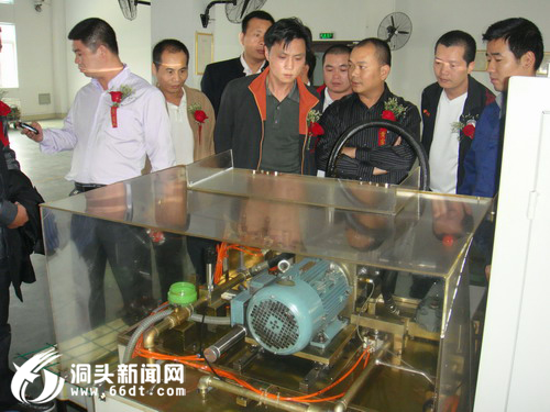 九游體育廣州工程機械配件協(xié)會來我縣恒威公司考察(圖3)